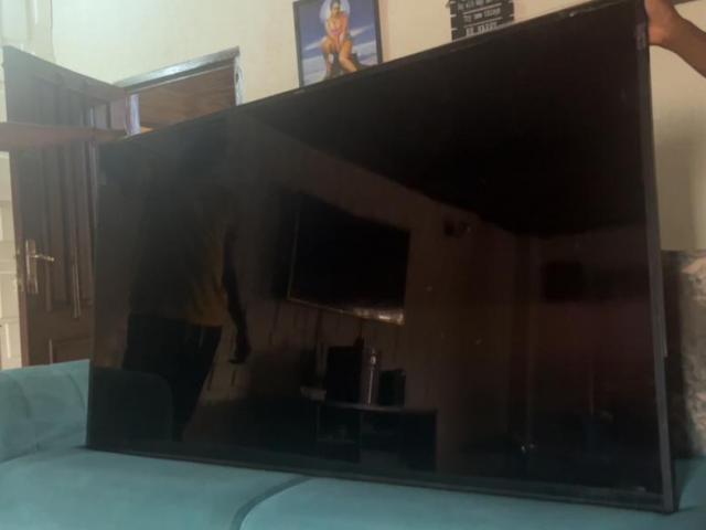 I am selling this Samsung 75 inch TV. Cleanly and shortly used. - 1