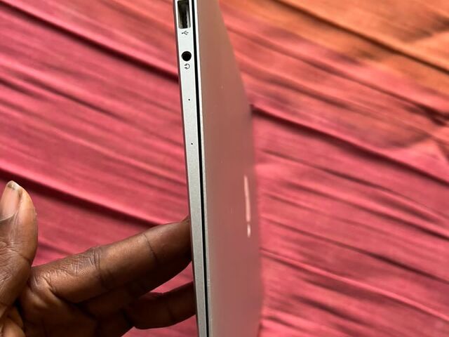 2015 MacBook Air 13” 4Gb 128GB SSD - 1