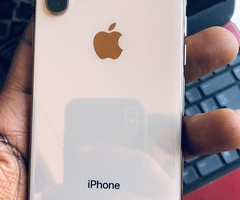 New UK used iPhone Xs with storage of 64. No fault. With home battery and very neat
