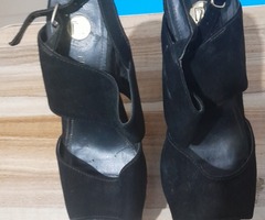 Slightly used designer heels for (30cedis) ????????????