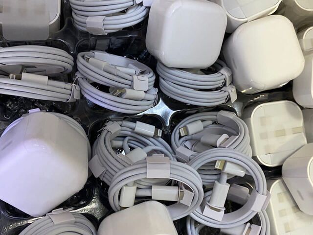 Apple Type C chargers - 1