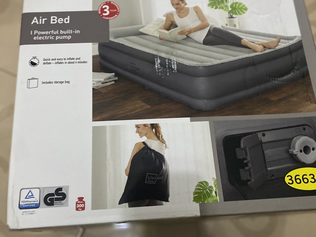 Airbed with 1 powerful built in electrical pump. - 1