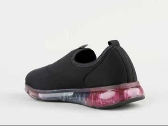 Black trainers with comfy inner and durable gummy soles - 2/2