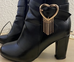 Ankle boots at affordable price - 1