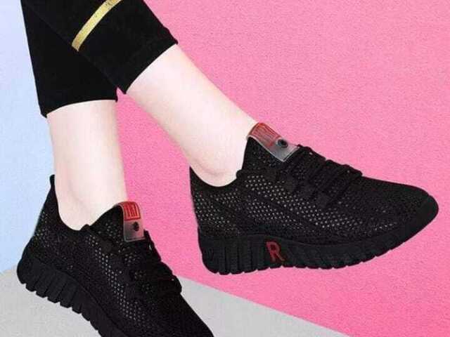 Black Sneakers - 1