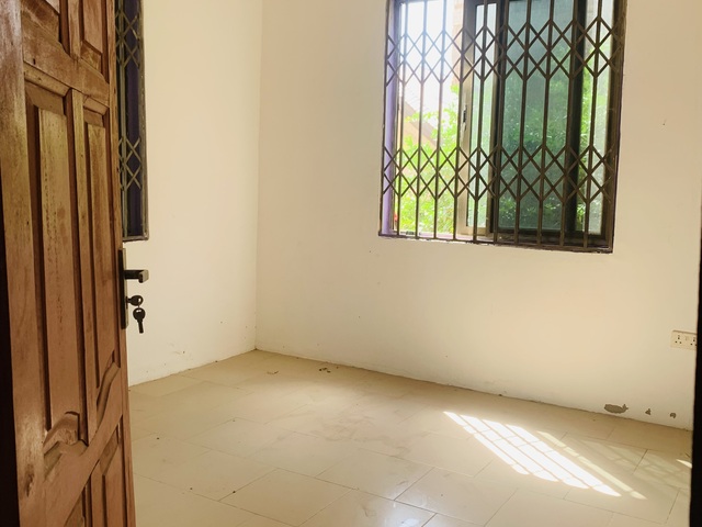 Two bedrooms apartment for rent at Pokuase - 4/8
