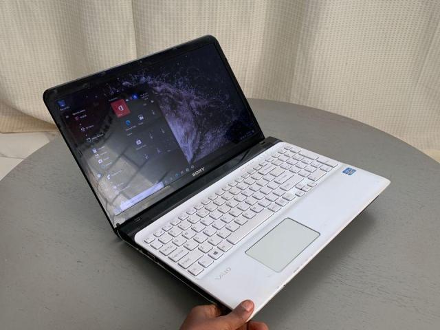 Neat Sony i3 laptop for sale - 1