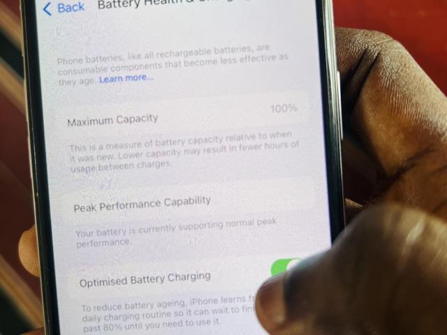 iPhone X locked to AT&T gevery sim Face ID everything works - 3/4