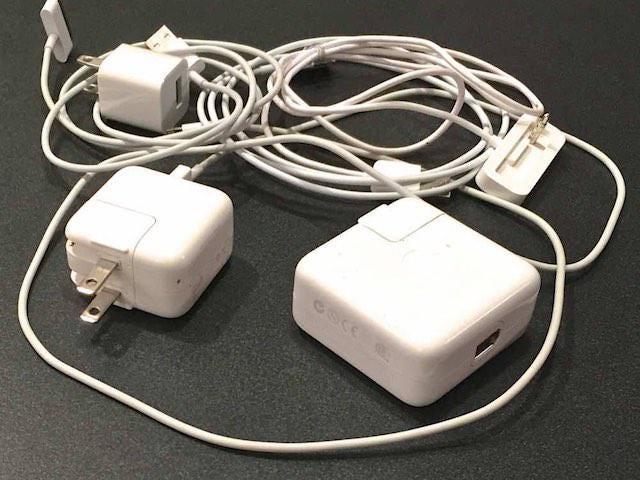 Original iPhone & Samsung charger and cord - 1